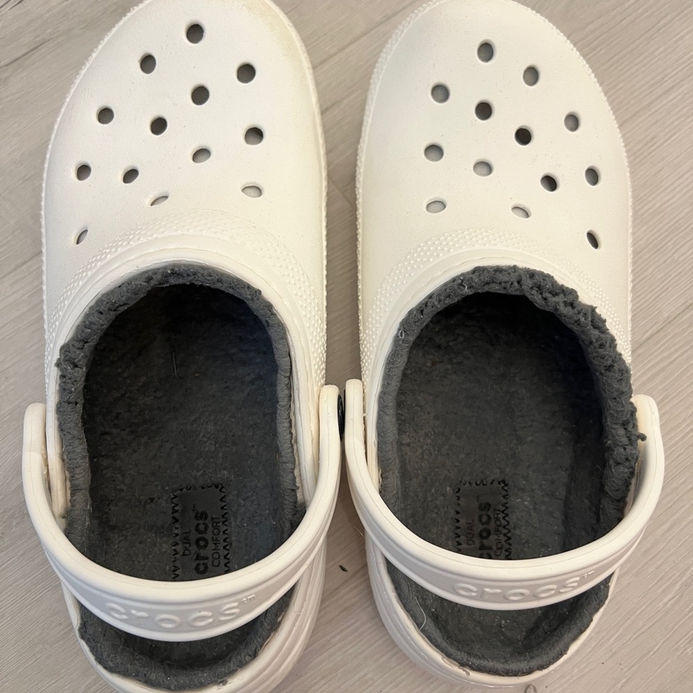 CROCS Classic White and Gray Fuzzy Lined Mules & Clogs